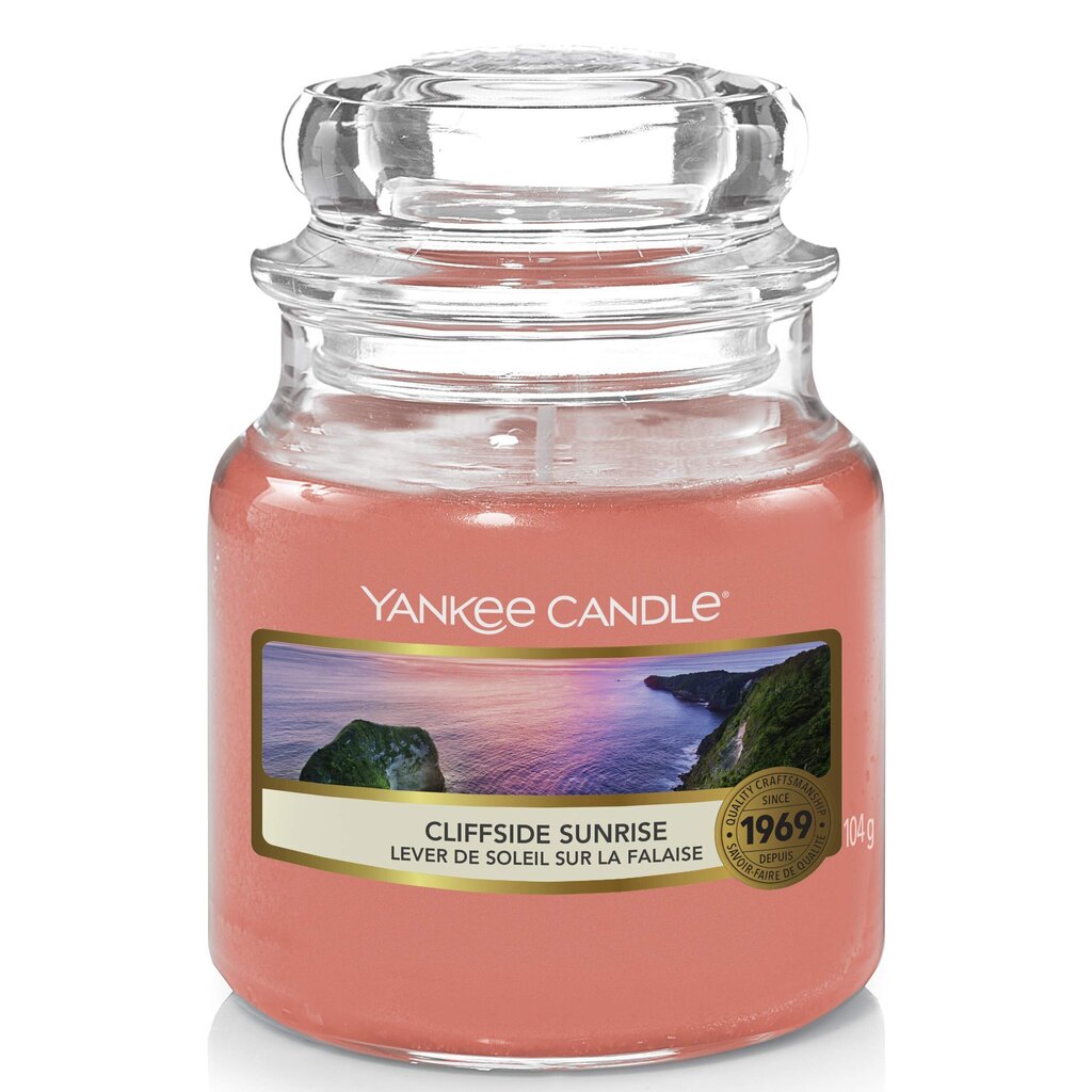 Aromātiskā svece Yankee Svece “Cliffside Sunrise”, 104 g cena un informācija | Sveces un svečturi | 220.lv