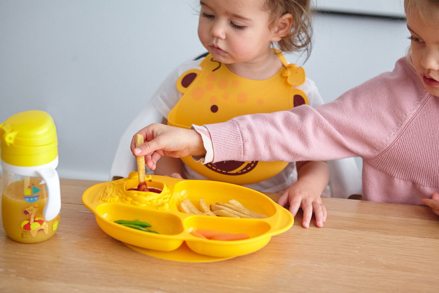 Marcus&Marcus šķīvis ar piesūcekni un nodalījumiem - Lola cena un informācija | Bērnu trauki, piena uzglabāšanas trauciņi un piederumi | 220.lv