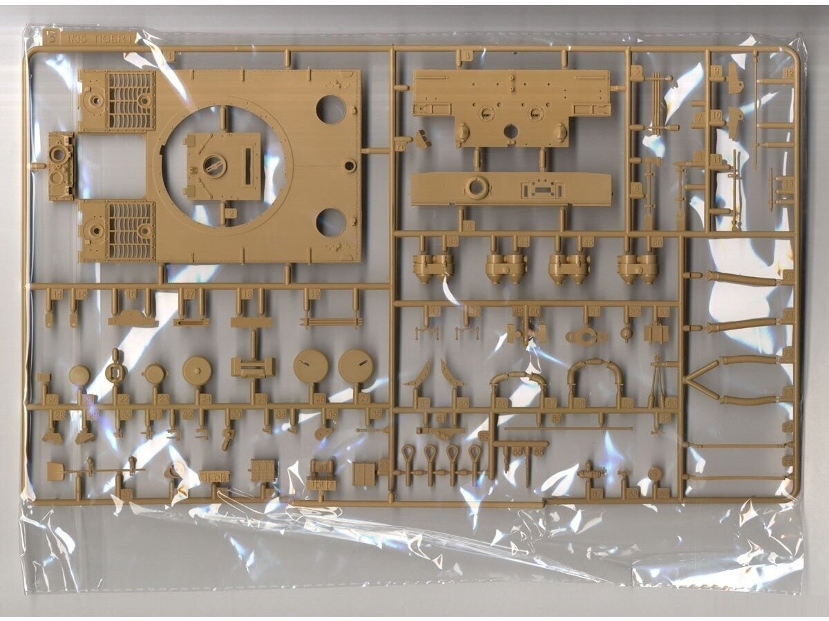 Rye Field Model - Tiger I Pz.Kpfw.VI Ausf.E Sd.Kfz. 181, 1/35, RFM-5001U цена и информация | Konstruktori | 220.lv