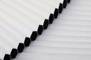 Рулонная штора на мансардное окно Velux, 114x118 см, белый B-301000 цена и информация | Рулонные шторы | 220.lv