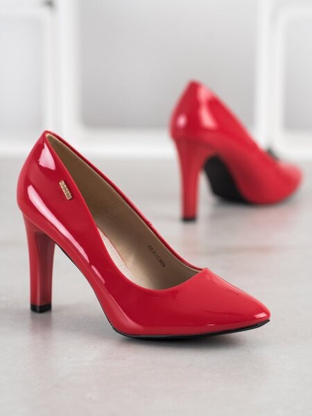 Sieviešu augstpapēžu kurpes, sarkanas internetā