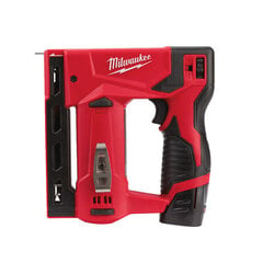 Аккумуляторный скобозабивной пистолет Milwaukee M12 BST-202X цена и информация | Механические инструменты | 220.lv