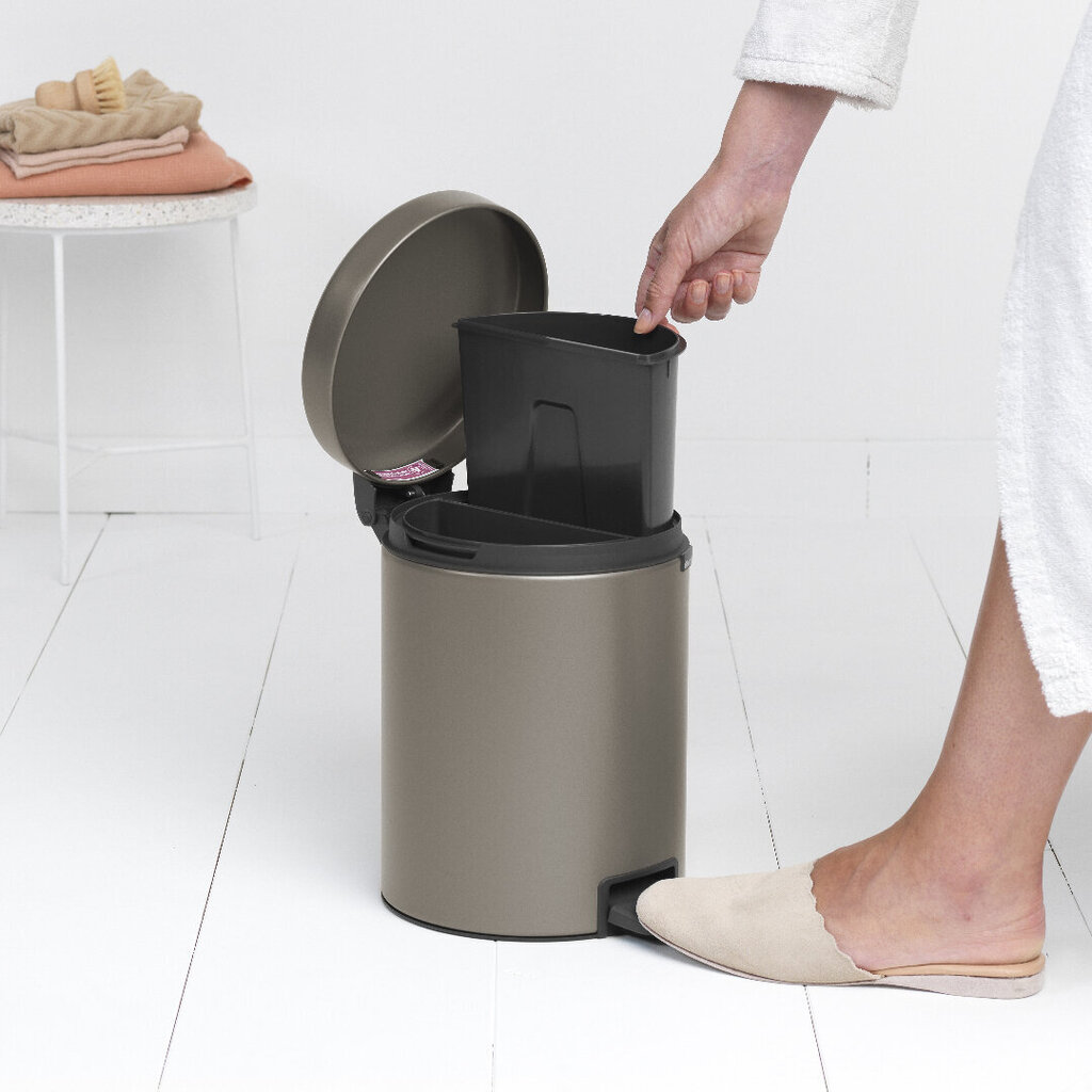 Brabantia NewIcon Recycle atkritumu tvertne ar pedāli, 2x2L, platīna krāsā cena un informācija | Miskastes | 220.lv