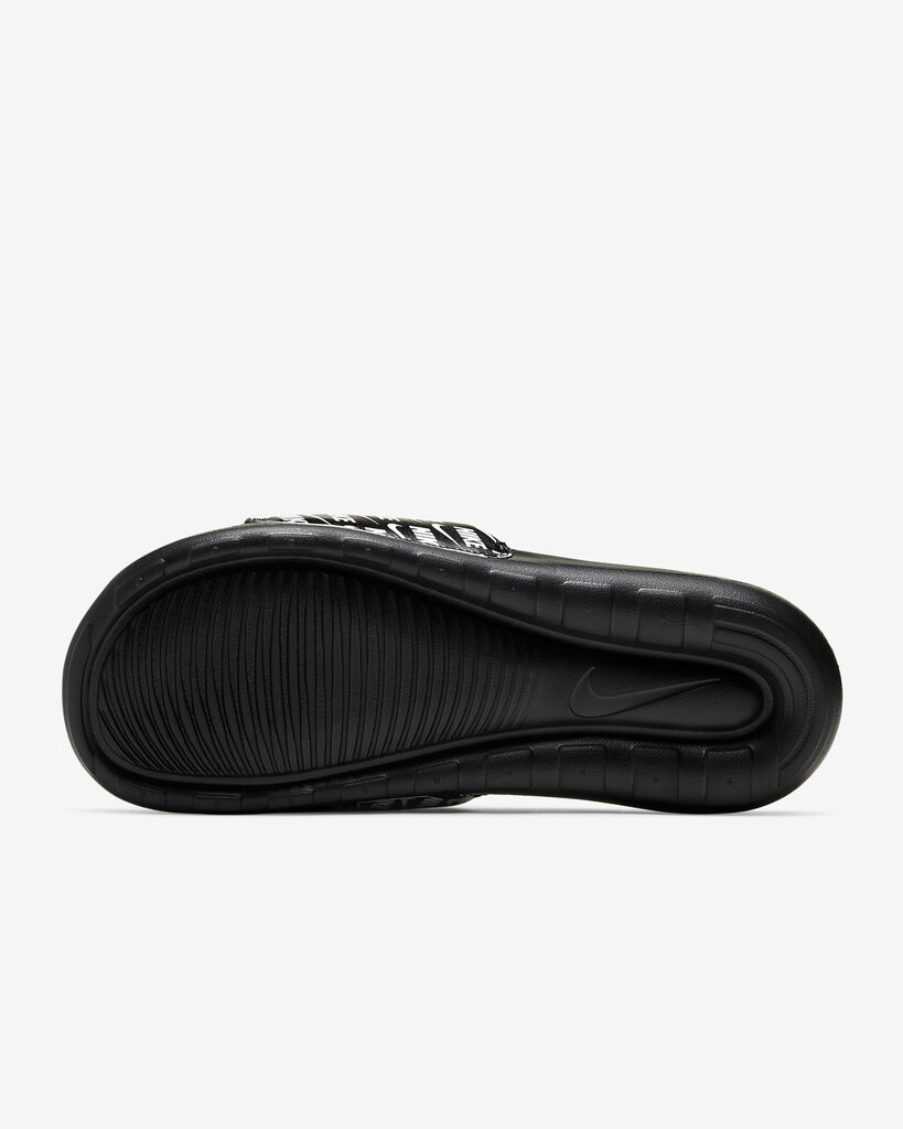 Pludmales čības vīriešiem, Nike Victori One Slide Print Black White CN9678 006/7 cena un informācija | Vīriešu iešļūcenes, čības, sandales | 220.lv