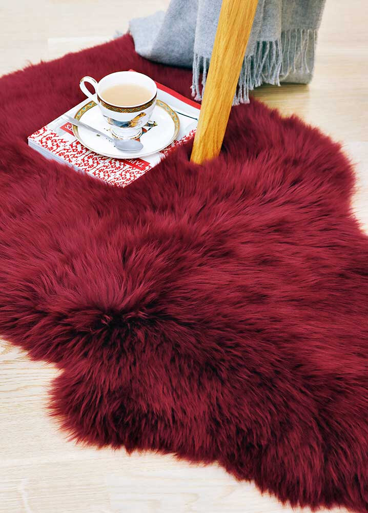 Narma paklājs no dabīgām aitādām Merino M, vīnsarkanā krāsā - dažādi izmēri cena un informācija | Paklāji | 220.lv