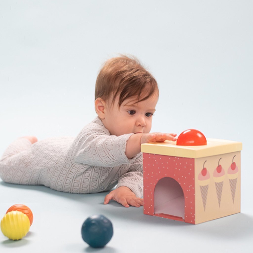 Izglītojoša rotaļlieta Bumbu kaste Taf Toys cena un informācija | Rotaļlietas zīdaiņiem | 220.lv