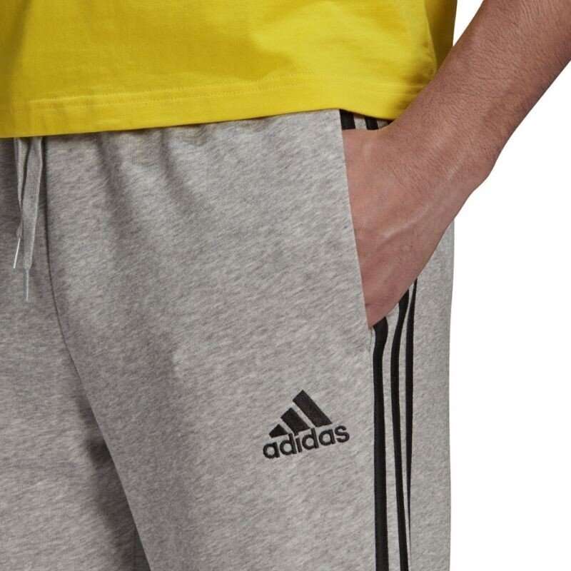 Sporta bikses vīriešiem Adidas Essentials Tapered Cuff 3 Stripes M GK8889, pelēki цена и информация | Sporta apģērbs vīriešiem | 220.lv