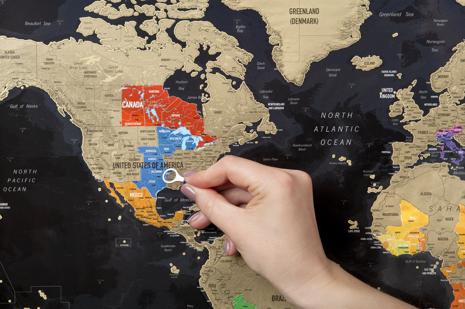 Pasaules skrāpēšanas karte ar valstu karogiem + dāvanu karte ar pasaules galvaspilsētām цена и информация | Pasaules kartes | 220.lv