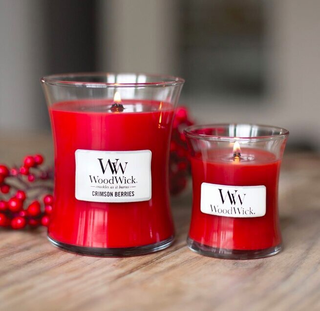 WoodWick aromātiska svece Crimson Berries, 275 g cena un informācija | Sveces un svečturi | 220.lv