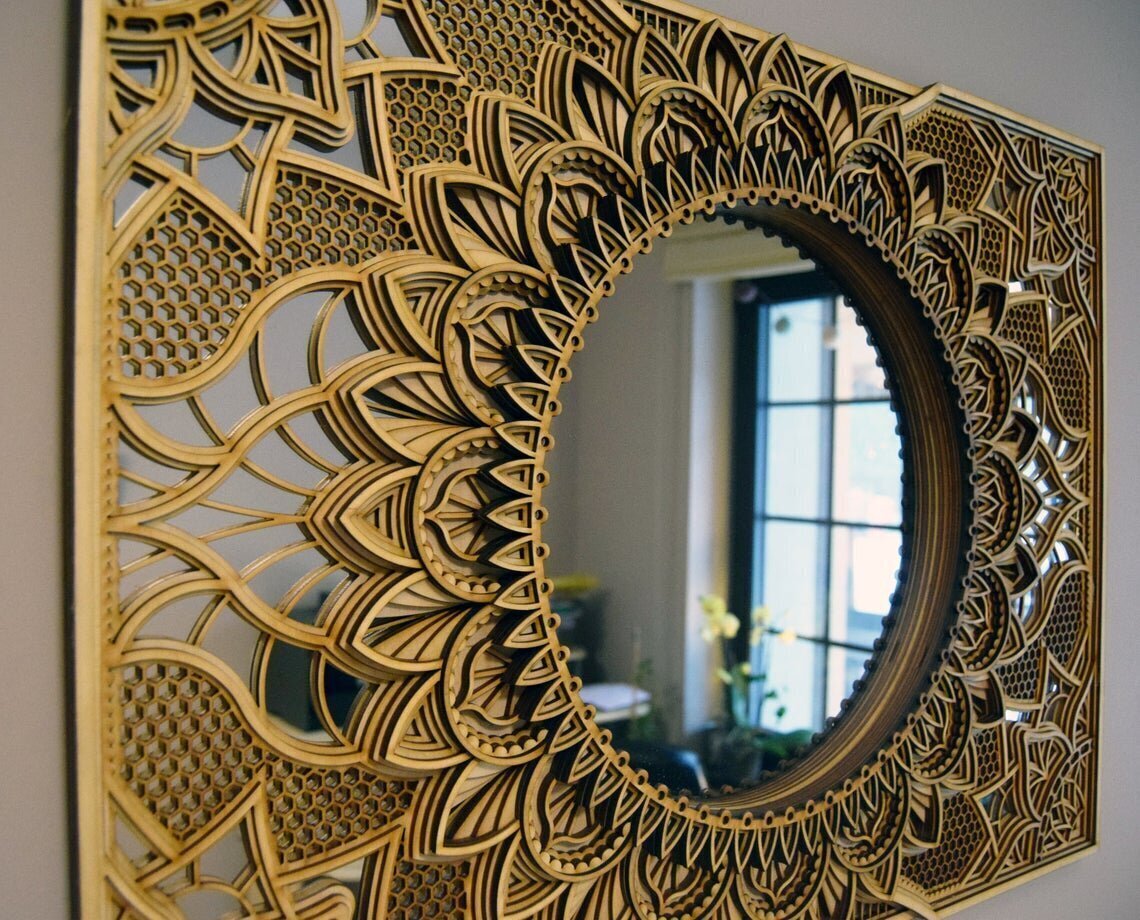 Koka piekaramais spogulis - mandala, 78x58 цена и информация | Spoguļi | 220.lv