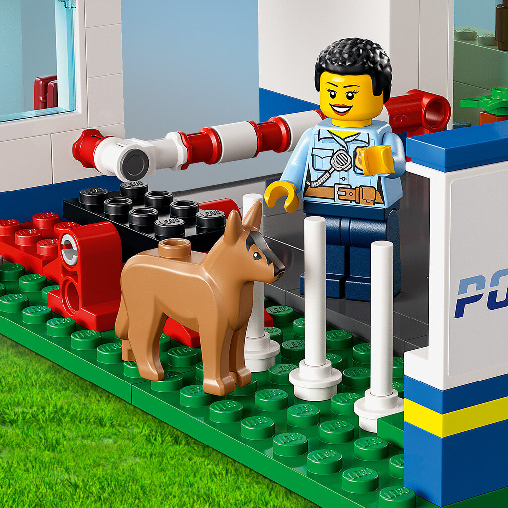60316 LEGO® City Policijas iecirknis цена и информация | Konstruktori | 220.lv