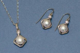 Sudraba kulons un auskari ar baltām pērlēm cena un informācija | Rotaslietu komplekti | 220.lv