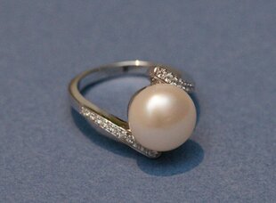 Sudraba gredzens ar baltām pērlēm cena un informācija | Gredzeni | 220.lv