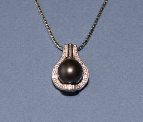 Sudraba kulons ar melnām pērlēm, ar ķēdīti cena un informācija | Kaklarotas | 220.lv