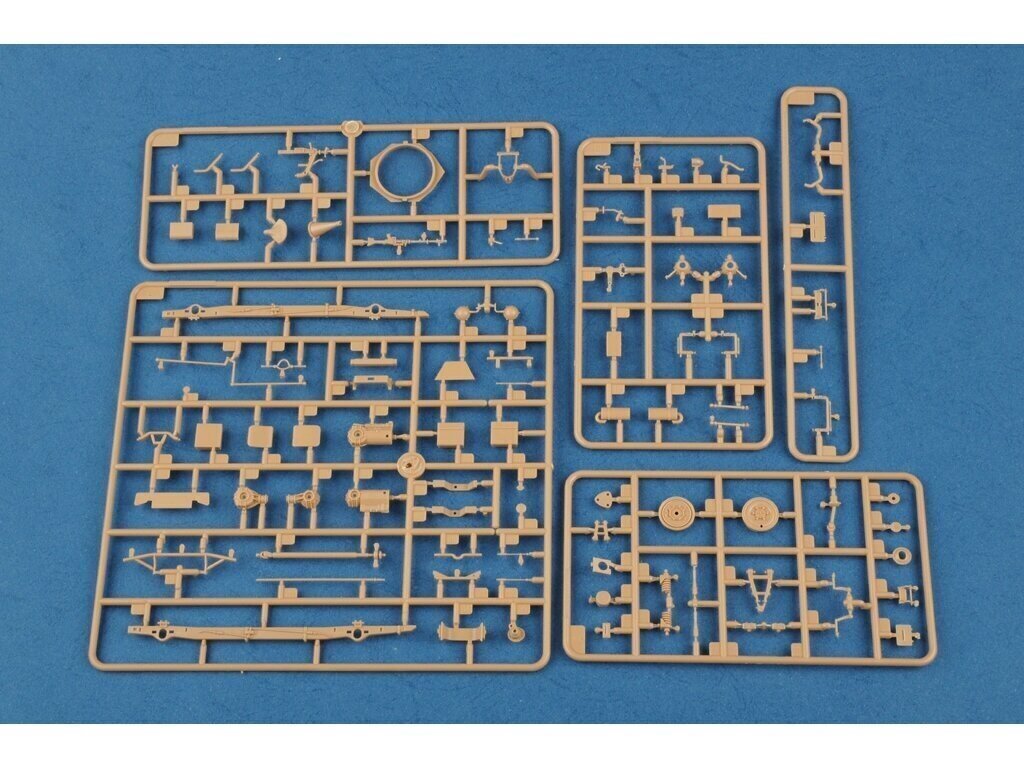 Hobbyboss - German Sd.Kfz.221 Leichter Panzerspähwagen (1st Series), 1/35, 83811 cena un informācija | Konstruktori | 220.lv