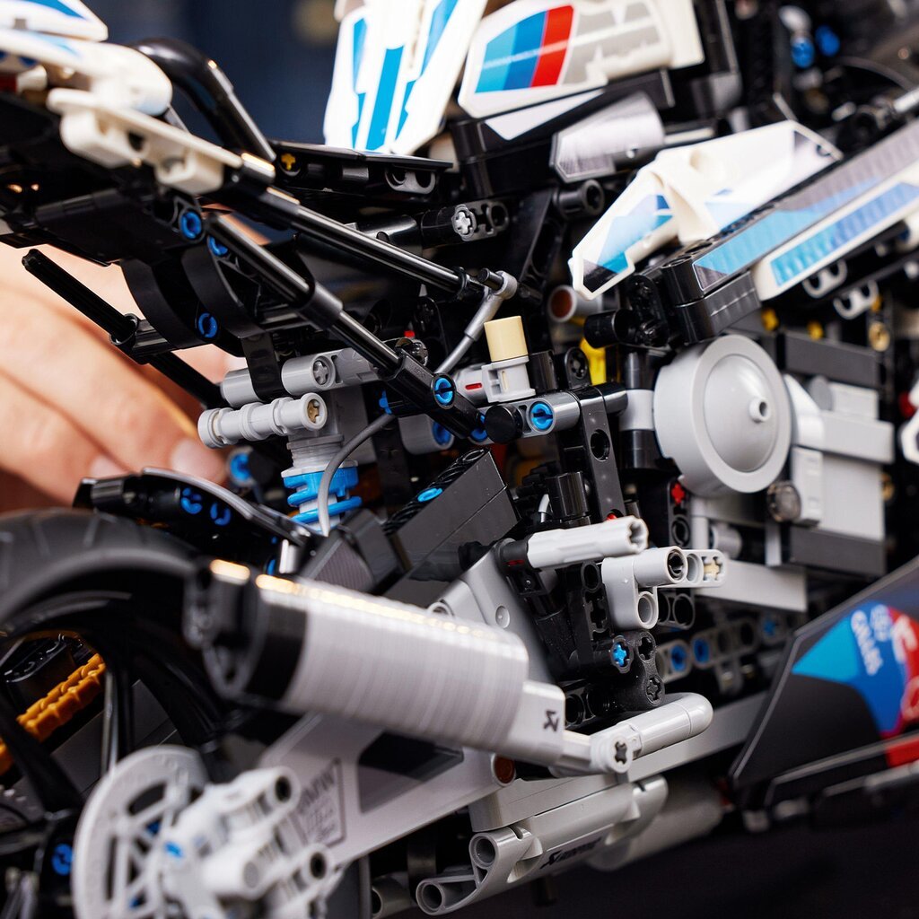 42130 LEGO® Technic BMW M 1000 RR цена | 220.lv