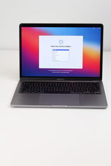 MacBook Pro 2020 Retina 13" 2xUSB-C - Core i5 1.4GHz / 8GB / 256GB SSD / SWE / Space Gray (lietots, stāvoklis A) cena un informācija | Portatīvie datori | 220.lv