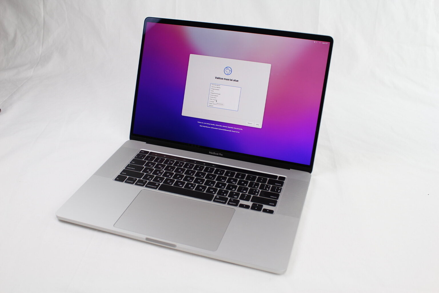 MacBook Pro 2019 Retina 16" 4xUSB-C - Core i9 2.3GHz / 16GB / 1TB SSD / RUS / Silver (lietots, stāvoklis A) cena un informācija | Portatīvie datori | 220.lv