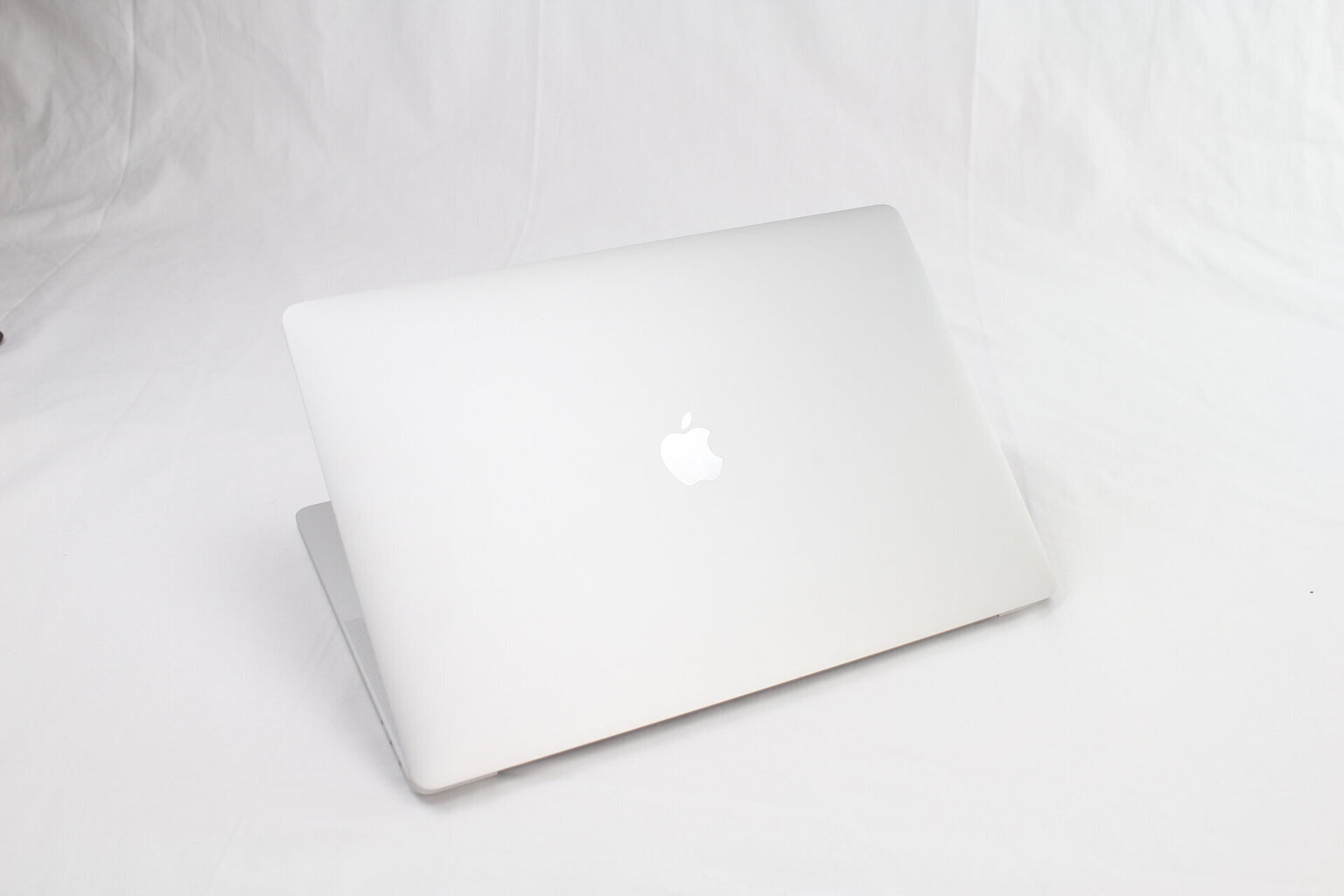 MacBook Pro 2019 Retina 16" 4xUSB-C - Core i9 2.3GHz / 16GB / 1TB SSD / RUS / Silver (lietots, stāvoklis A) cena un informācija | Portatīvie datori | 220.lv