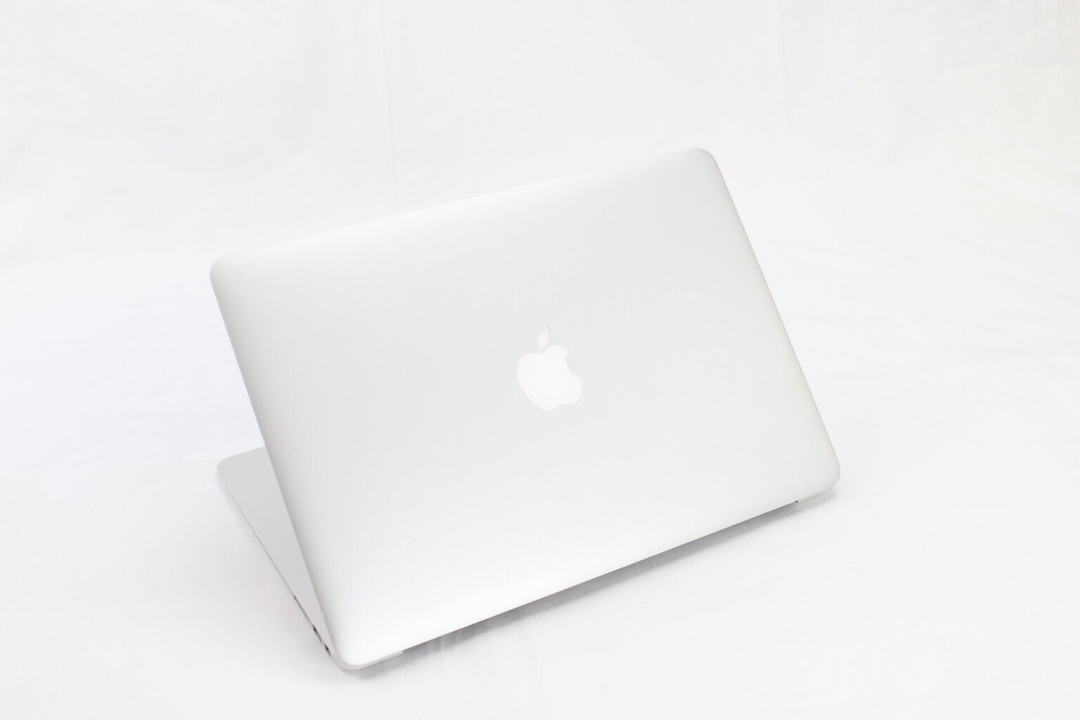 MacBook Air 2014 13" - Core i5 1.4GHz / 4GB / 128GB SSD / SWE / Silver (lietots, stāvoklis A) cena un informācija | Portatīvie datori | 220.lv