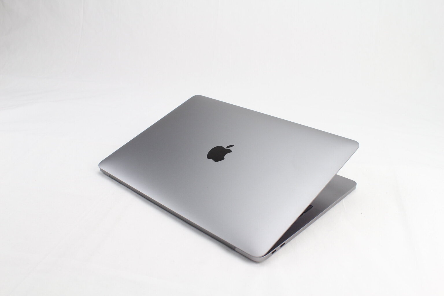 MacBook Pro 2017 Retina 13" 2xUSB-C - Core i5 2.3GHz / 8GB / 256GB SSD / INT / Space Gray (lietots, stāvoklis A) cena un informācija | Portatīvie datori | 220.lv