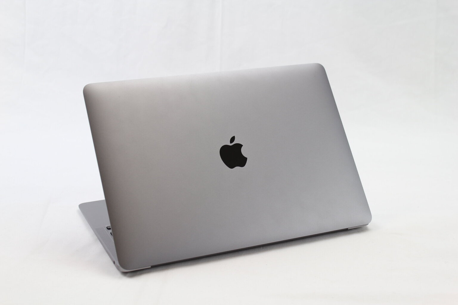 MacBook Air 2020 Retina 13" - Core i3 1.1GHz / 8GB / 256GB SSD / SWE / Space Gray (lietots, stāvoklis A) cena un informācija | Portatīvie datori | 220.lv