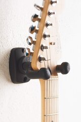 Настенный держатель для гитары K&M 16250 черный цена и информация | Принадлежности для музыкальных инструментов | 220.lv