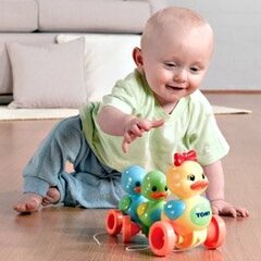 TOMY Забавный утенок, E4613 цена и информация | Игрушки для малышей | 220.lv
