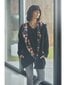 B091 Džemperis ar kapuci un diagonālu rāvējslēdzēju - melns cena un informācija | Sieviešu džemperi | 220.lv