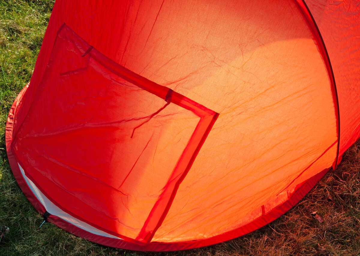 Pludmales telts Royokamp, sarkana cena un informācija | Teltis | 220.lv