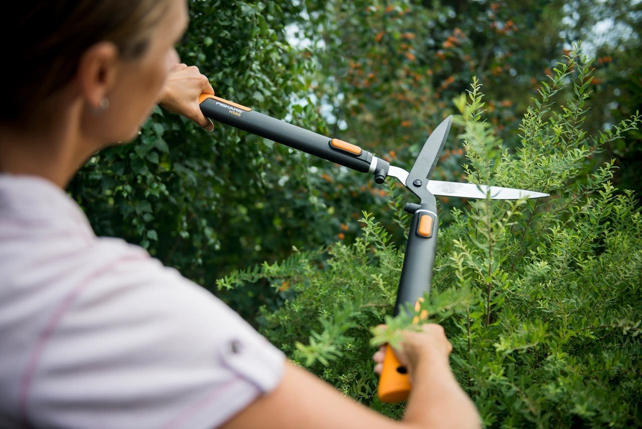 Teleskopiskās dzīvžoga šķēres Fiskars SmartFit™ HS86 1013565 cena un informācija | Dārza instrumenti | 220.lv