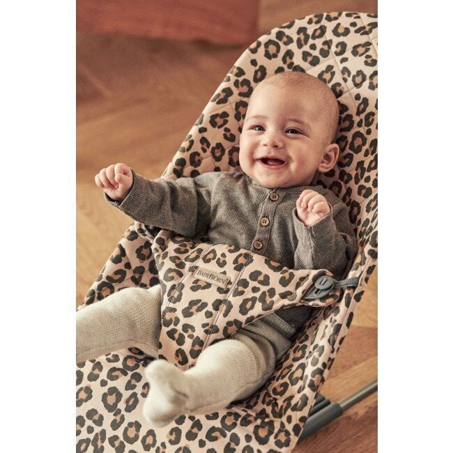 Šūpuļkrēsls Babybjorn Bliss Cotton, 6075, smilškrāsas leoparda raksts cena un informācija | Bērnu šūpuļkrēsliņi | 220.lv