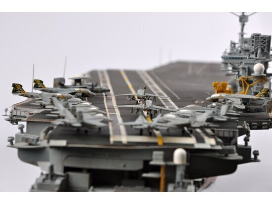 Trumpeter - USS Kitty Hawk CV-63, 1/350, 05619 cena un informācija | Konstruktori | 220.lv