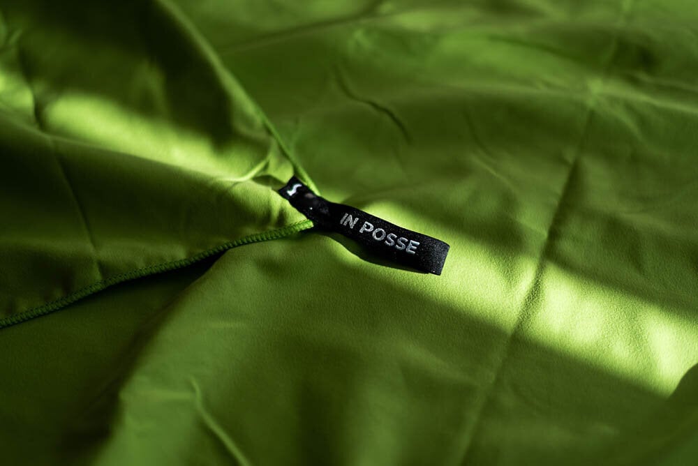 Mikrošķiedras dvielis InPosse apvalkā, 70 x 140 cm, zaļš cena un informācija | Dvieļi | 220.lv