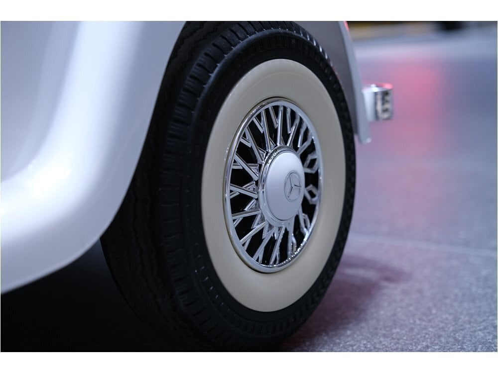 Divvietīgs elektromobilis Retro Mercedes 540K, balts cena un informācija | Bērnu elektroauto | 220.lv