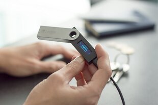 Кошелек Ledger Nano S для криптовалют цена и информация | USB накопители | 220.lv