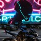 LED lente motocikla ķiverei, dzeltena cena un informācija | Moto ķiveres | 220.lv