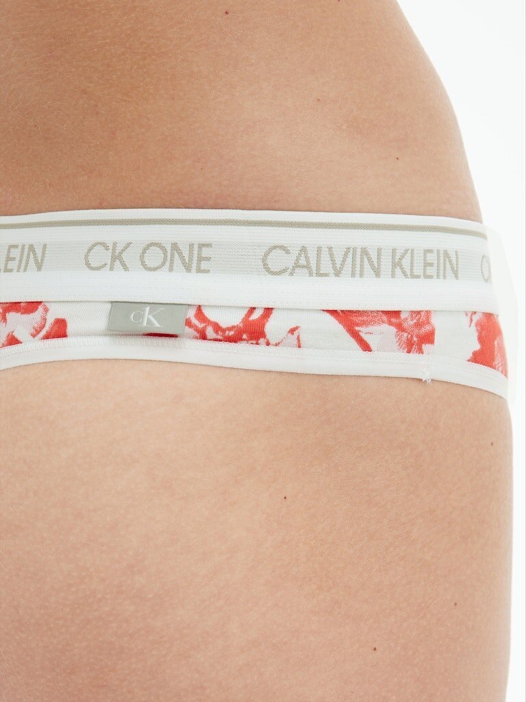 Apakšbikses-stringi sievietēm Calvin Klein THONG (AVERAGE) baltas 000QF5733E V3Q 40613 cena un informācija | Sieviešu biksītes | 220.lv