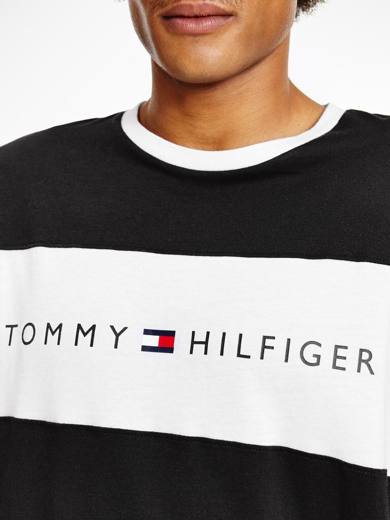 Vīriešu T-krekls Tommy Hilfiger T-SHIRT CN SS TEE LOGO FLAG, melns UM0UM01170 DYE 42432 цена и информация | Vīriešu T-krekli | 220.lv
