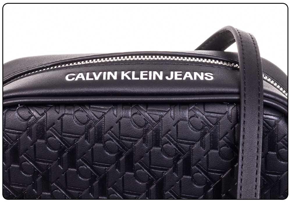 Soma sievietēm Calvin Klein CAMERA BAG AOP BLACK K60K608141 BDS 36888 cena un informācija | Sieviešu somas | 220.lv