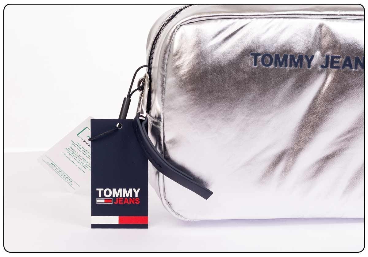 Kosmētikas soma sievietēm Tommy Hilfiger Tjw Nylon Twist Washbag Met, SUDRABAINA AW0AW09343 PE6 cena un informācija | Kosmētikas somas, spoguļi | 220.lv