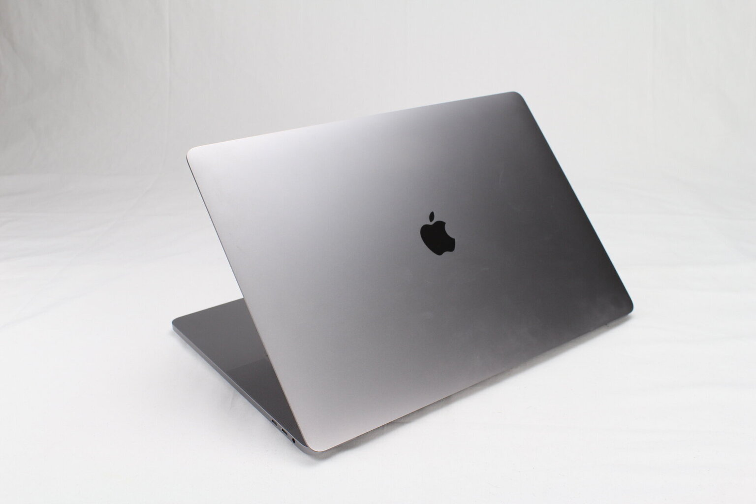 MacBook Pro 2019 Retina 16" 4xUSB-C - Core i9 2.3GHz / 32GB / 1TB SSD / SWE / Space Gray (lietots, stāvoklis A) цена и информация | Portatīvie datori | 220.lv