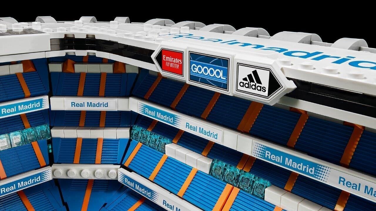 10299 LEGO® ICONS „Real Madrid“ stadions – Santiago Bernabéu cena un informācija | Konstruktori | 220.lv