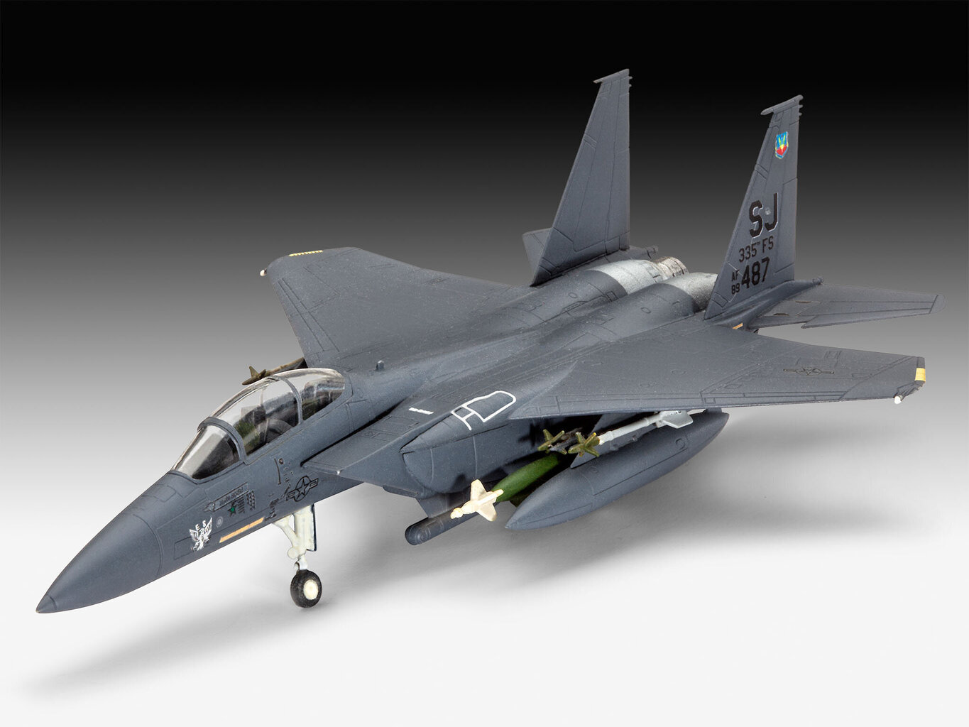 Revell - F-15E STRIKE EAGLE & bombs dāvanu komplekts, 1/144, 63972 цена и информация | Konstruktori | 220.lv
