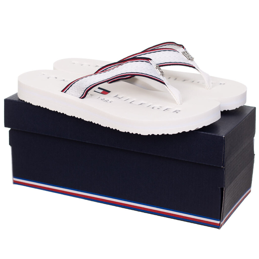 TOMMY HILFIGER sieviešu baltas čības HARDWARE FLAT BEACH SANDAL цена и информация | Iešļūcenes, čības sievietēm | 220.lv