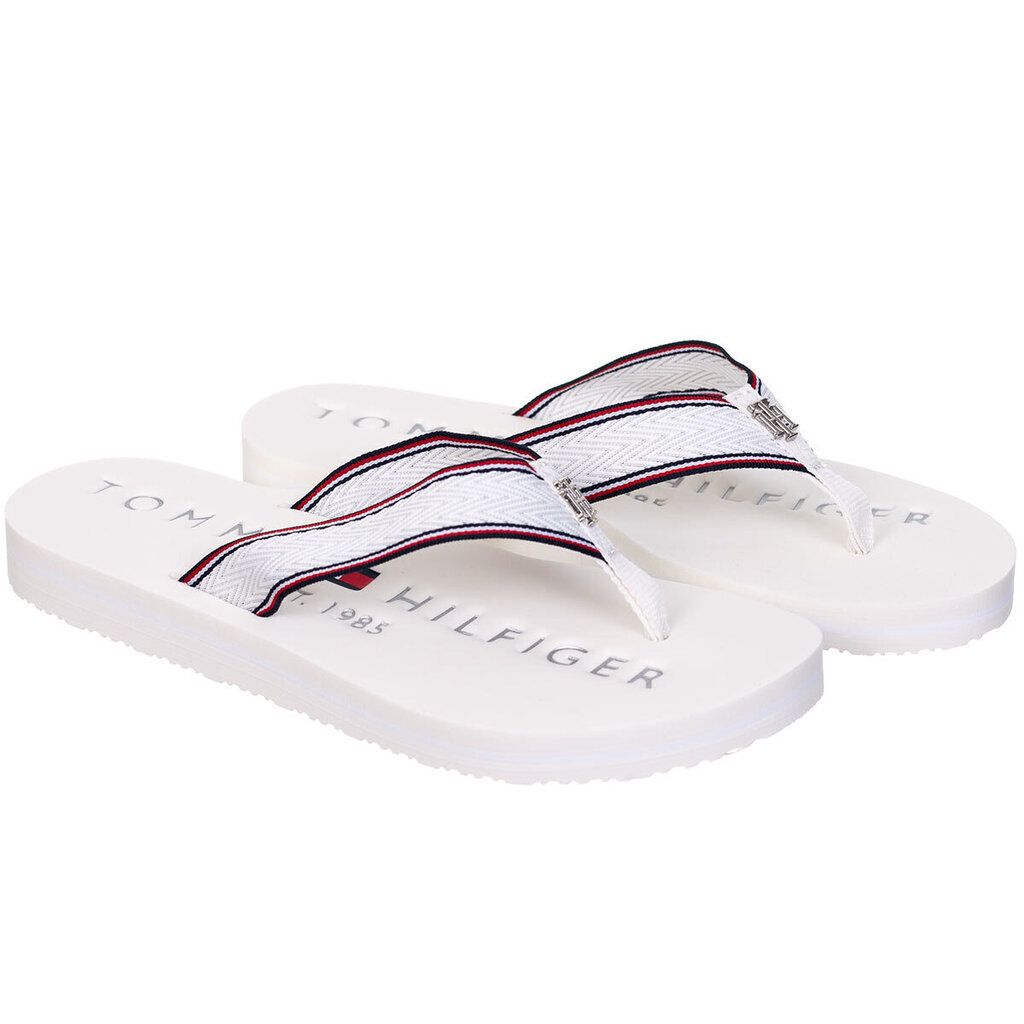 TOMMY HILFIGER sieviešu baltas čības HARDWARE FLAT BEACH SANDAL цена и информация | Iešļūcenes, čības sievietēm | 220.lv