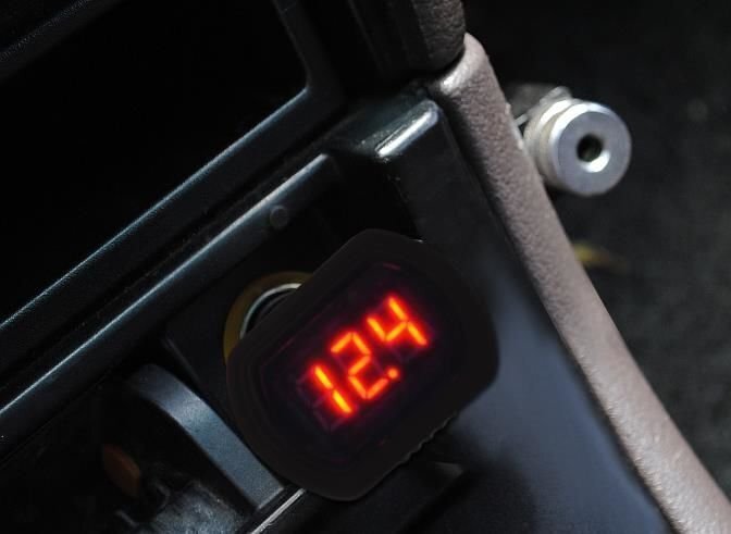 Voltmetrs Automobiļu skaitītājs 12V 24V цена и информация | Auto 12V el. piederumi | 220.lv