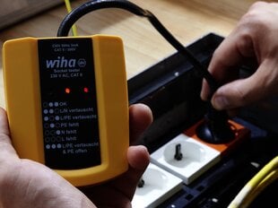 Kontaktligzdas testeris 230 V AC WIHA CAT II cena un informācija | Rokas instrumenti | 220.lv