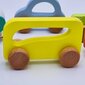 Koka stumjamā automašīna TOOKY TOY, dzeltena cena un informācija | Rotaļlietas zīdaiņiem | 220.lv
