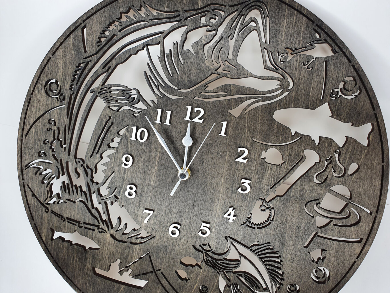 Koka tonēts sienas pulkstenis dāvanā makšķerniekam цена и информация | Oriģināli pulksteņi | 220.lv